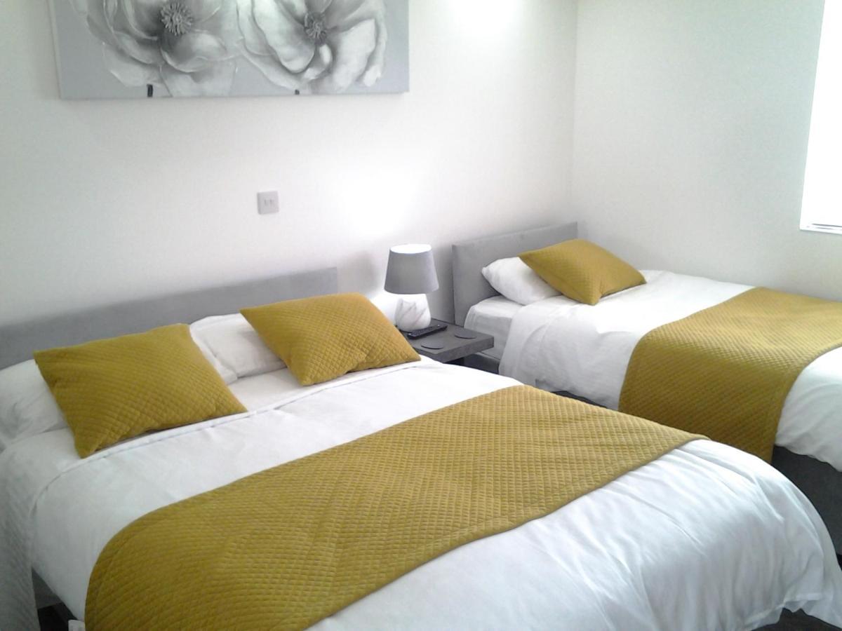 Lady Charlotte Guest Rooms Triple Rooms Dowlais 외부 사진