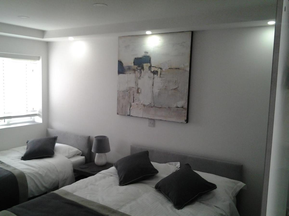 Lady Charlotte Guest Rooms Triple Rooms Dowlais 외부 사진