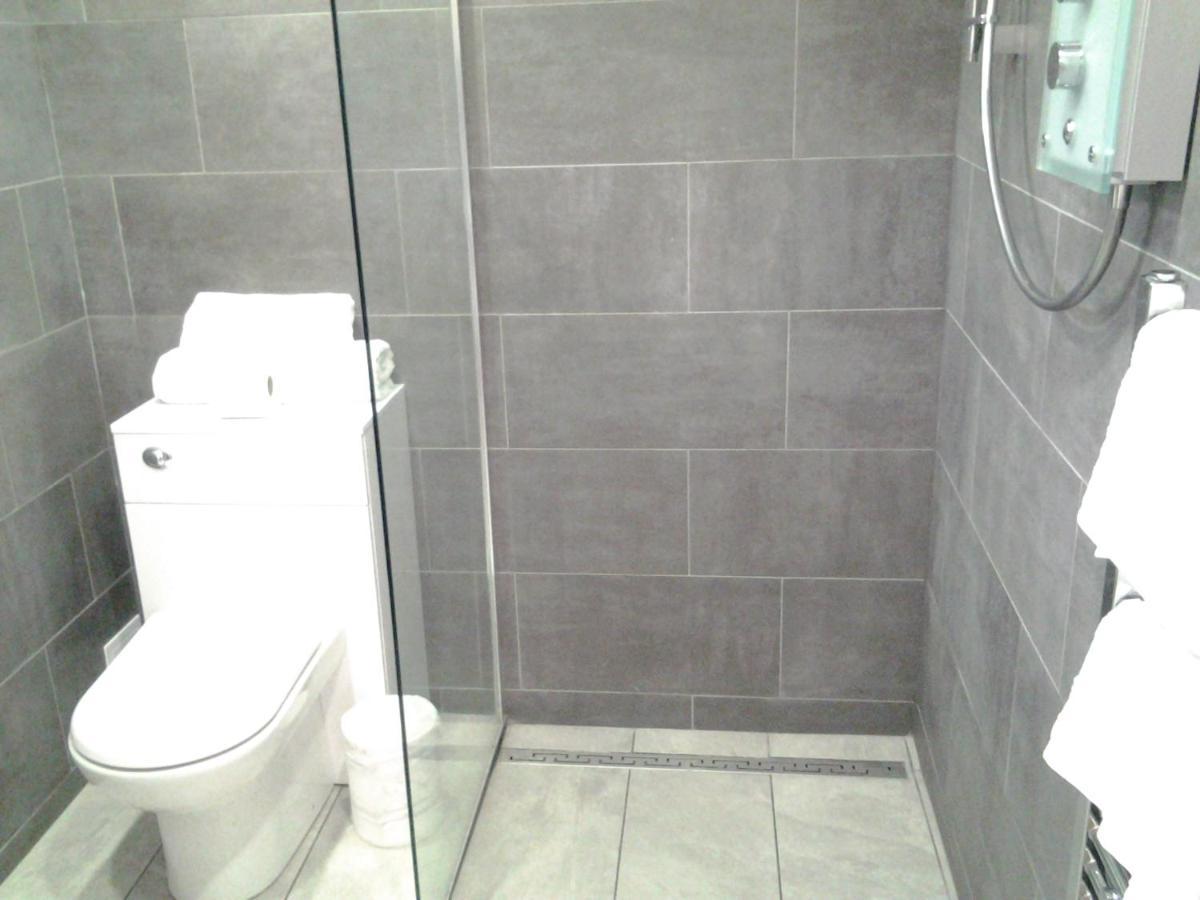 Lady Charlotte Guest Rooms Triple Rooms Dowlais 외부 사진