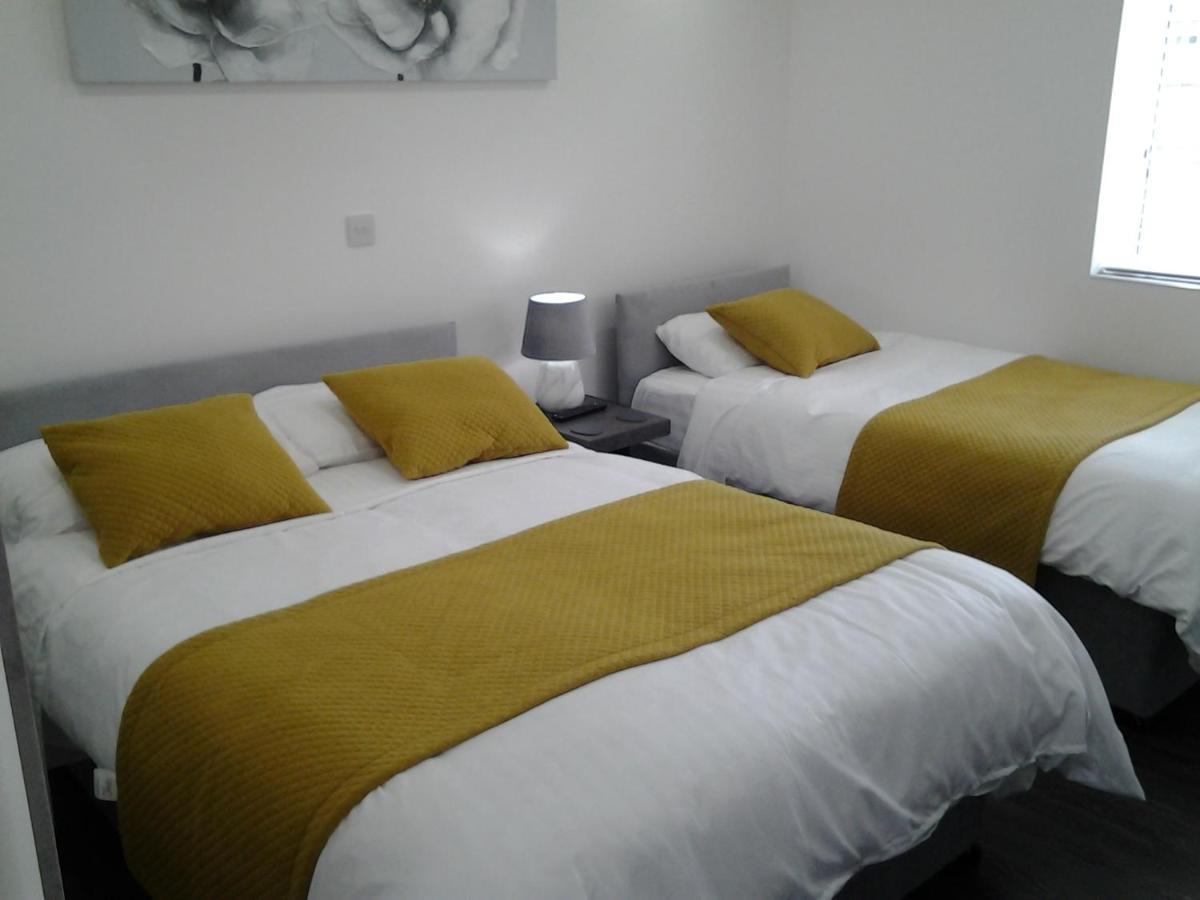 Lady Charlotte Guest Rooms Triple Rooms Dowlais 외부 사진
