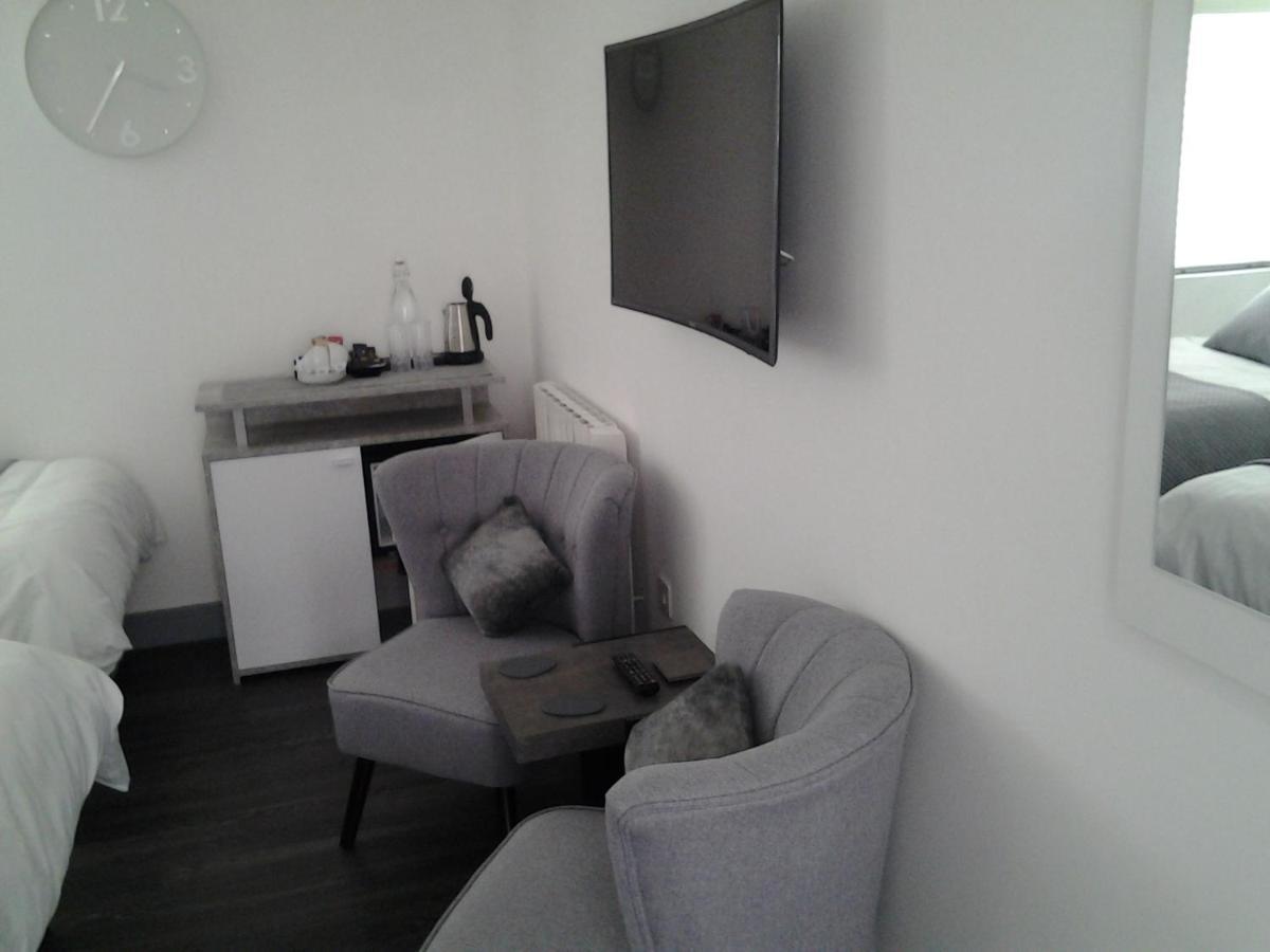 Lady Charlotte Guest Rooms Triple Rooms Dowlais 외부 사진