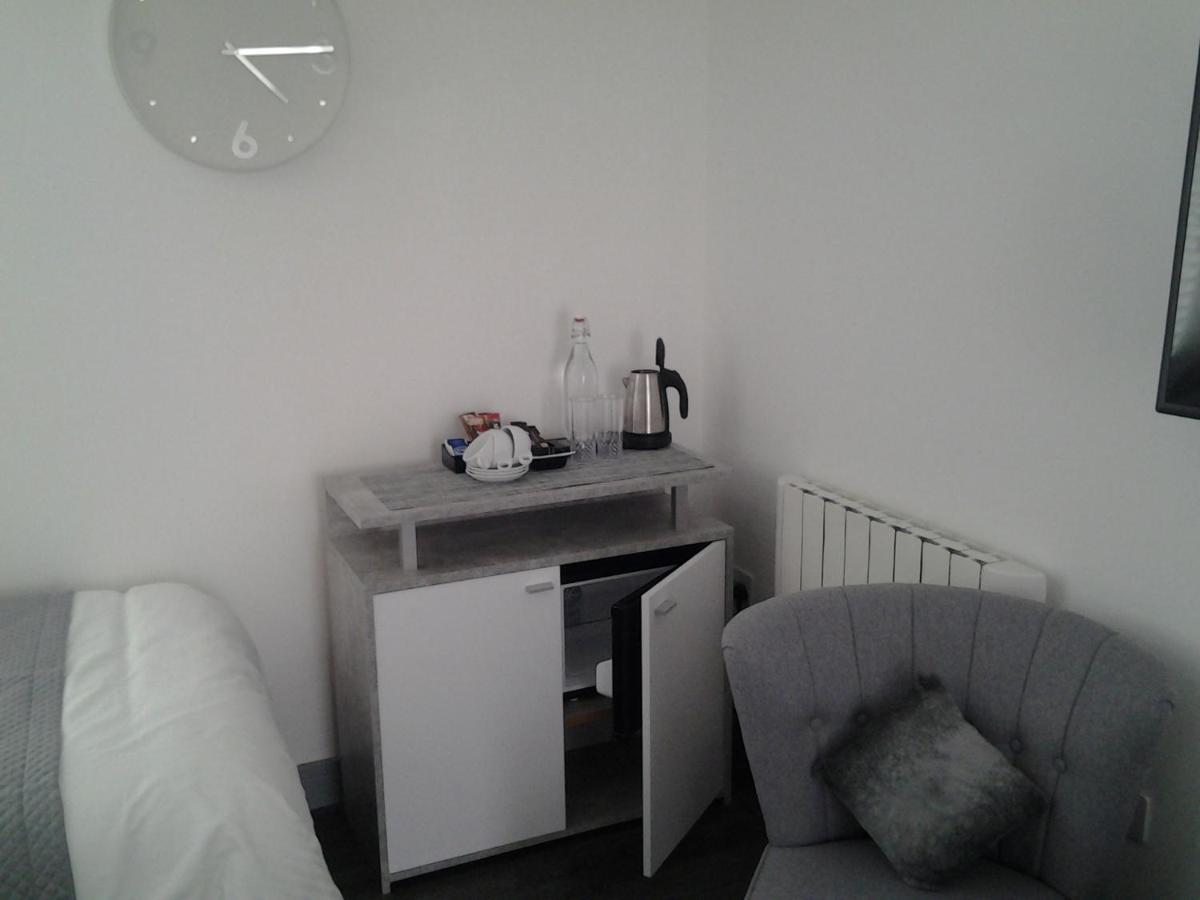 Lady Charlotte Guest Rooms Triple Rooms Dowlais 외부 사진