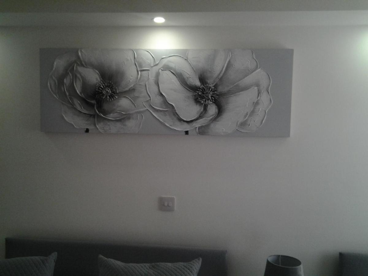 Lady Charlotte Guest Rooms Triple Rooms Dowlais 외부 사진