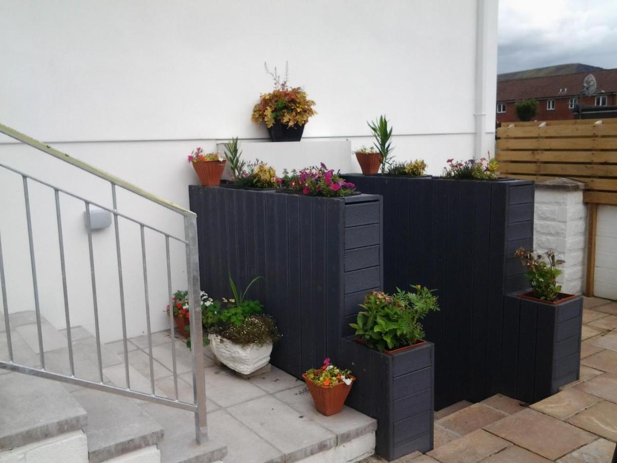 Lady Charlotte Guest Rooms Triple Rooms Dowlais 외부 사진