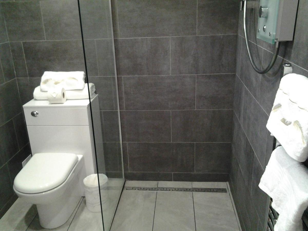 Lady Charlotte Guest Rooms Triple Rooms Dowlais 외부 사진